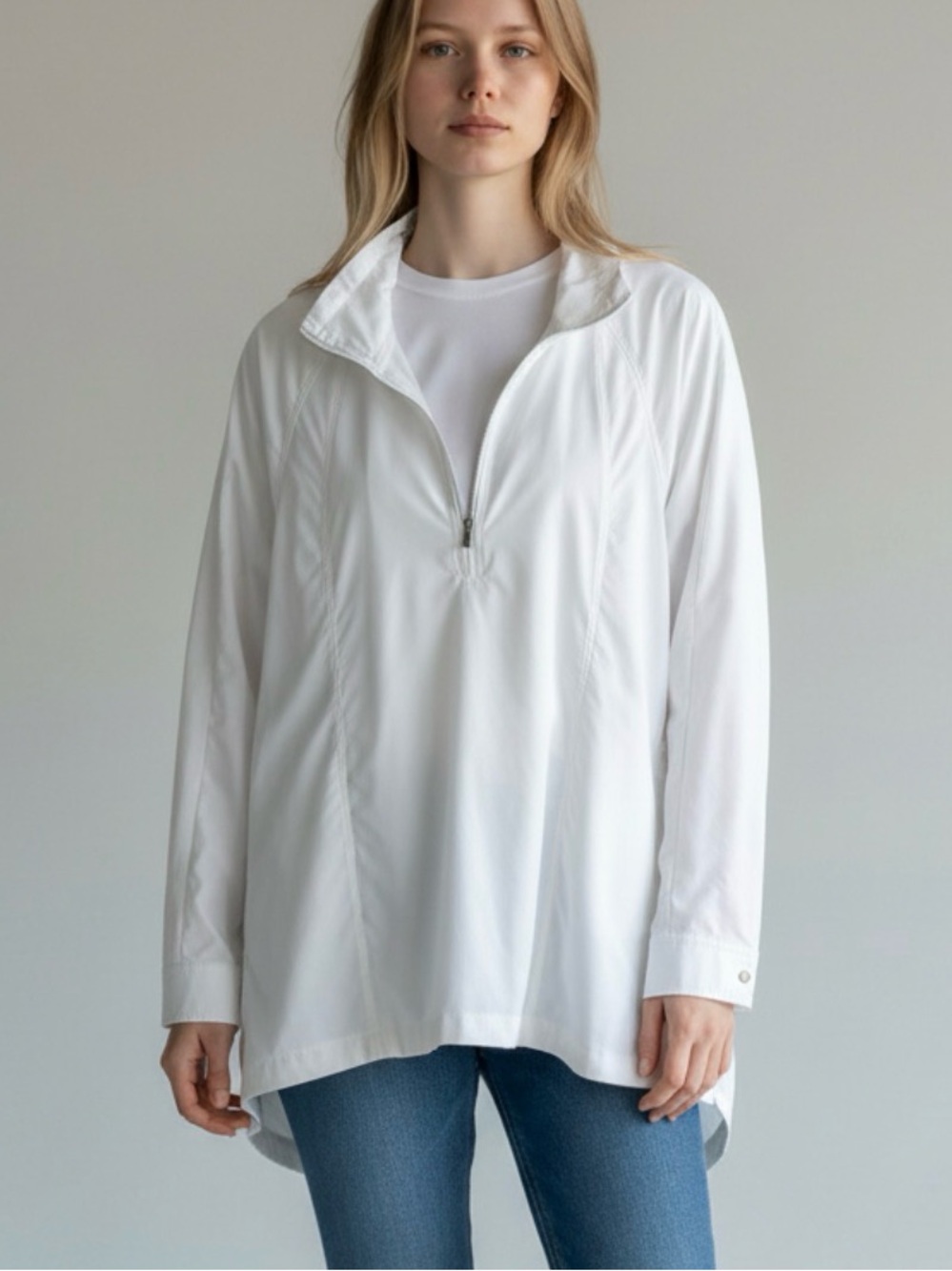 Athleta Women’s White 1/4 Front Zipper
Lightweight Jacket